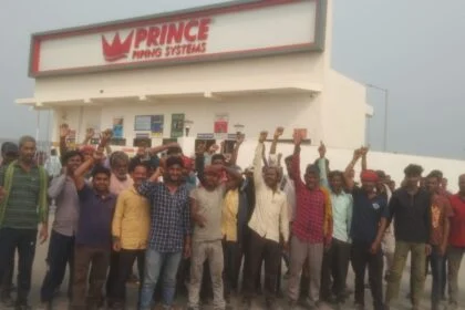 बरौनी: प्रिंस पाइप्स फैक्ट्री में श्रम नियमों के उल्लंघन पर मजदूरों का फूटा गुस्सा, गेट पर किया प्रदर्शन 14