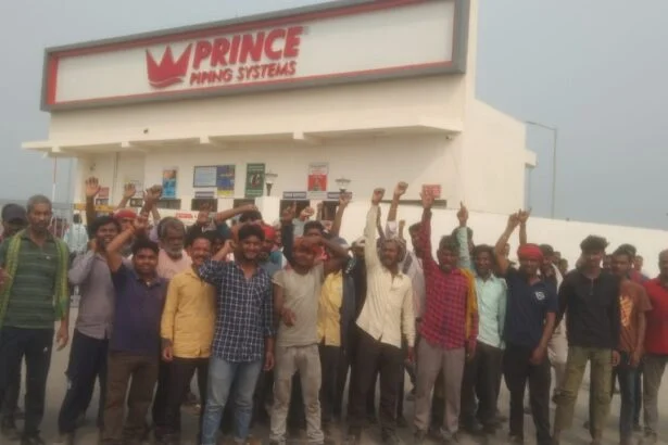 बरौनी: प्रिंस पाइप्स फैक्ट्री में श्रम नियमों के उल्लंघन पर मजदूरों का फूटा गुस्सा, गेट पर किया प्रदर्शन 3