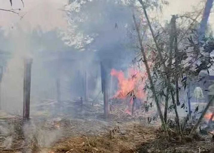 समस्तीपुर:10 घरों में लगी भीषण आग, लाखों की संपत्ति के साथ दर्जनों मवेशी की जलकर गई जान, एक महिला की झुलसने से हुई मौत 3