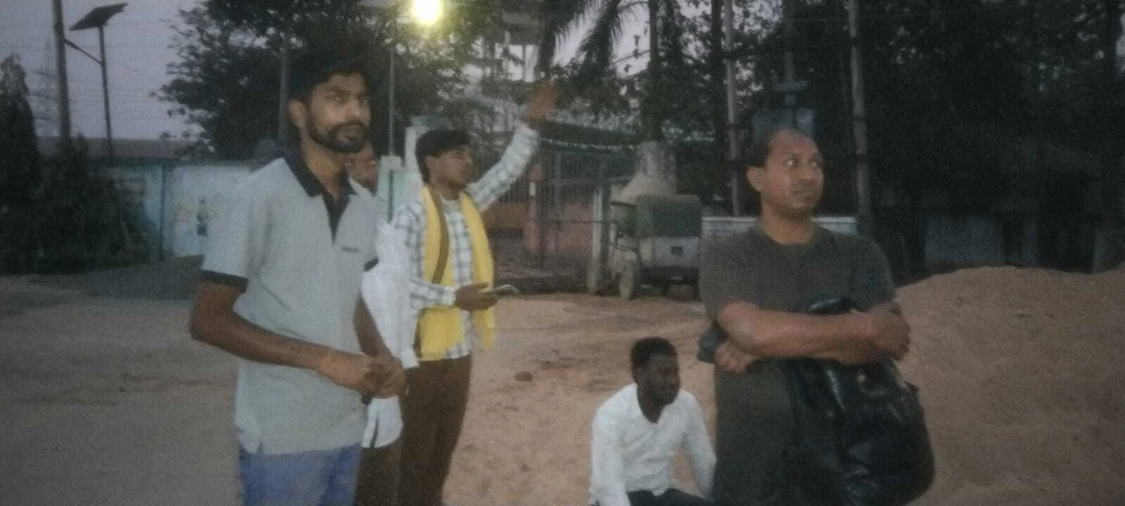 सिमरिया में गंगा स्नान के दौरान गहरे पानी में समाया 17 वर्षीय बालक, SDRF ने निकाला बाहर लेकिन अस्पताल में तोड़ा दम 4