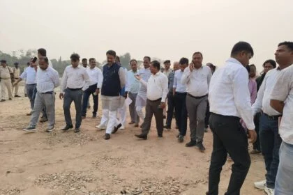 बरौनी में सीएम नीतीश कुमार के समृद्धि यात्रा को लेकर डीएम ने किया स्थल निरीक्षण 6