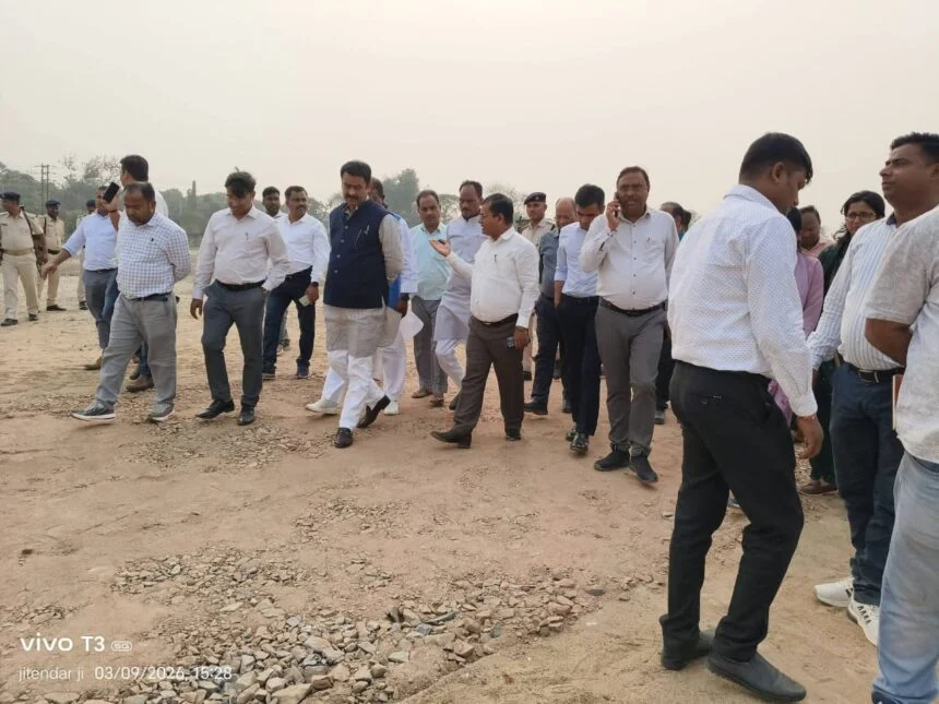 बरौनी में सीएम नीतीश कुमार के समृद्धि यात्रा को लेकर डीएम ने किया स्थल निरीक्षण 1