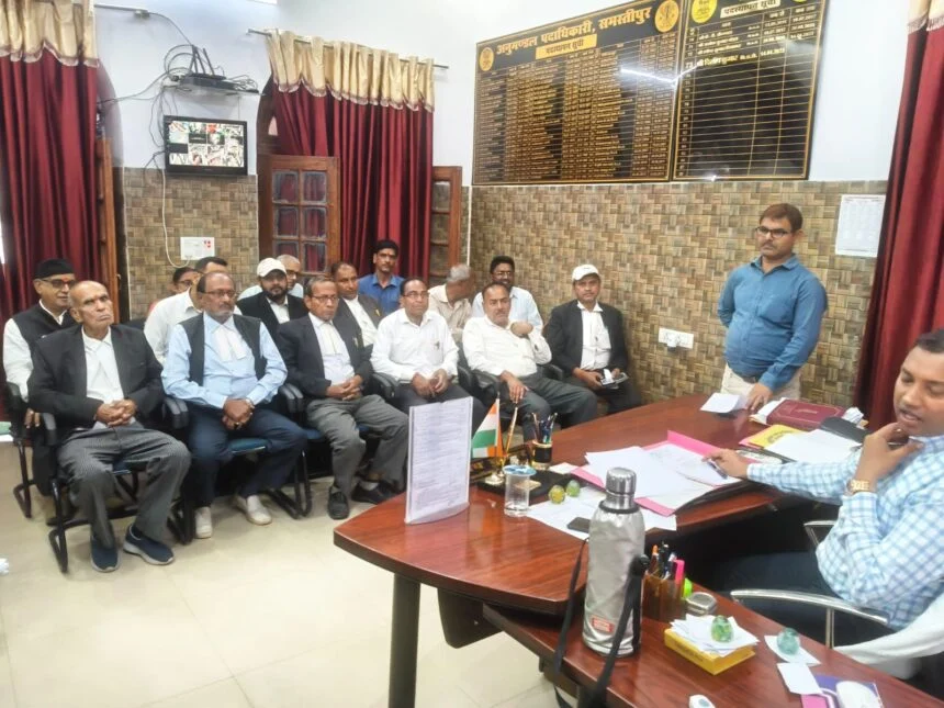 समस्तीपुर: अनुमंडल पदाधिकारी की अध्यक्षता में अधिवक्ताओं के साथ बैठक, नोटरी कार्यों में निर्धारित शुल्क की पारदर्शिता पर दिया जोर 1