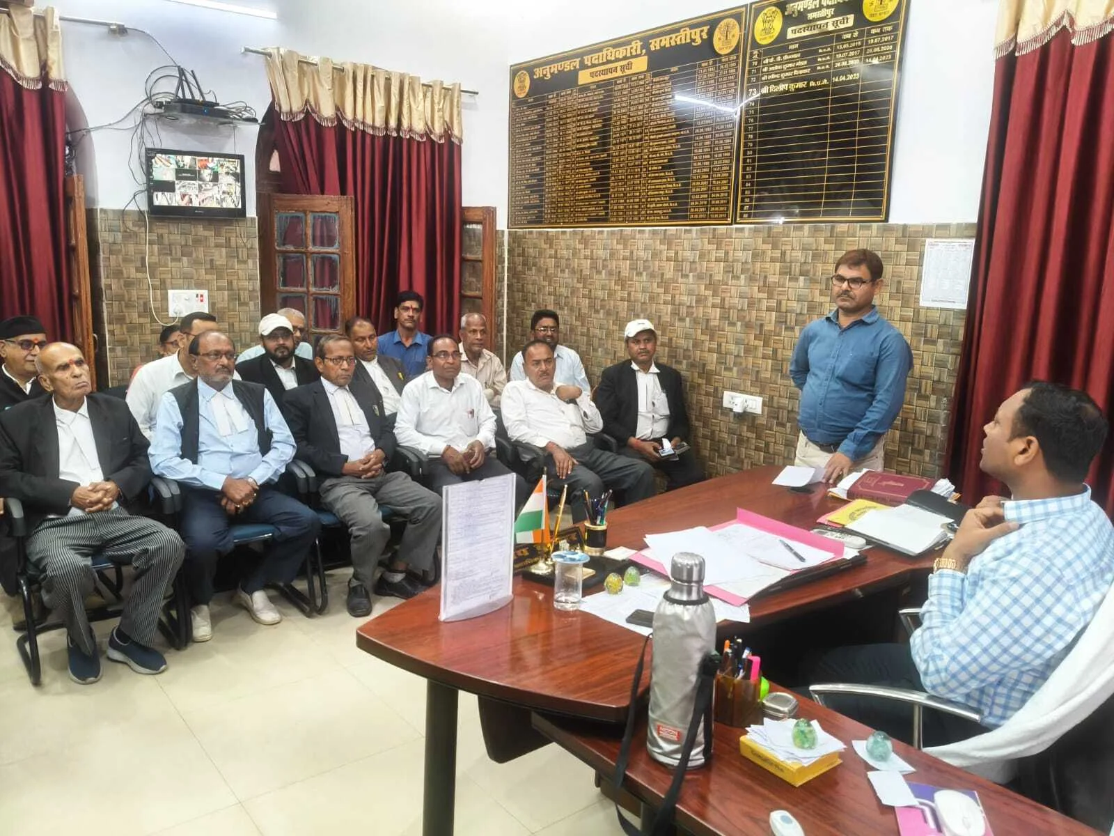 समस्तीपुर: अनुमंडल पदाधिकारी की अध्यक्षता में अधिवक्ताओं के साथ बैठक, नोटरी कार्यों में निर्धारित शुल्क की पारदर्शिता पर दिया जोर 3