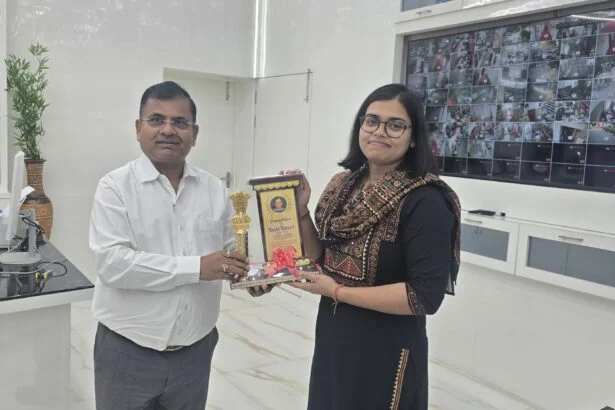 बेगूसराय समाहरणालय में यूपीएससी 2025 के सफल अभ्यर्थियों को डीएम श्रीकांत शास्त्री और एसपी मनीष ने  किया सम्मानित 1