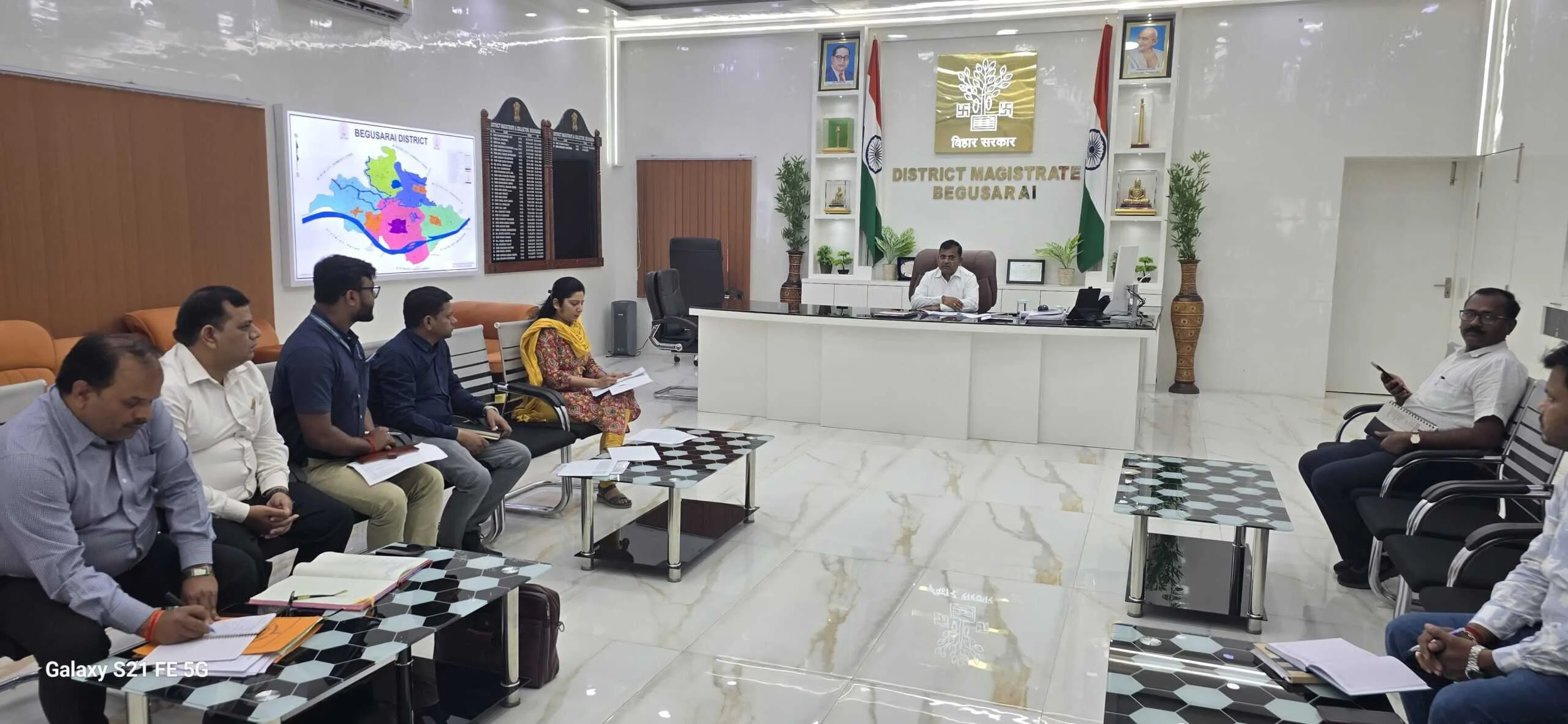 बेगूसराय में एलपीजी आपूर्ति पर डीएम सख्त, लापरवाही पर एजेंसी जांच के आदेश, 417 शिकायतों में 311 का निपटारा 9