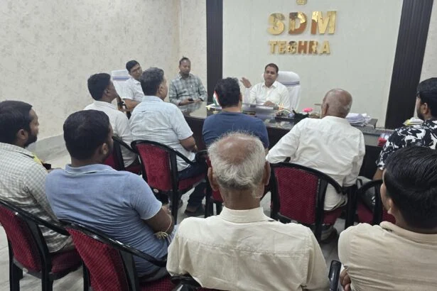 तेघड़ा में गैस एजेंसियों के साथ एसडीएम की बैठक, कालाबाजारी पर कड़ी चेतावनी 1