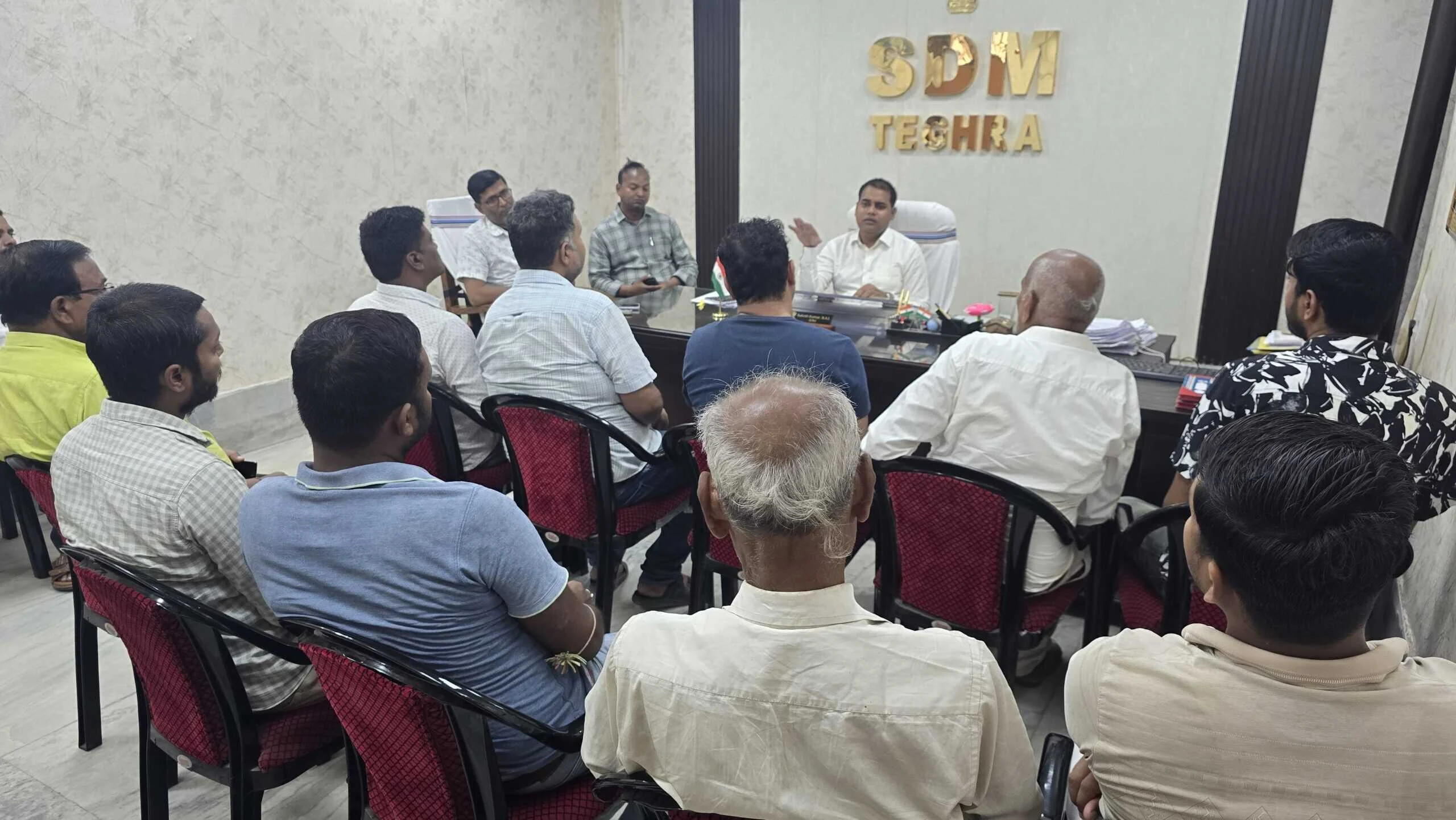 तेघड़ा में गैस एजेंसियों के साथ एसडीएम की बैठक, कालाबाजारी पर कड़ी चेतावनी 4