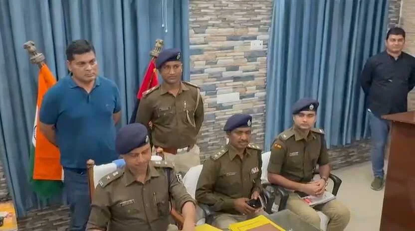 समस्तीपुर पुलिस की बड़ी कामयाबी: NIA के 2 लाख का इनामी नूर मोहम्मद गिरफ्तार, जाली नोटों के इंटरनेशनल नेटवर्क का भंडाफोड़ 2