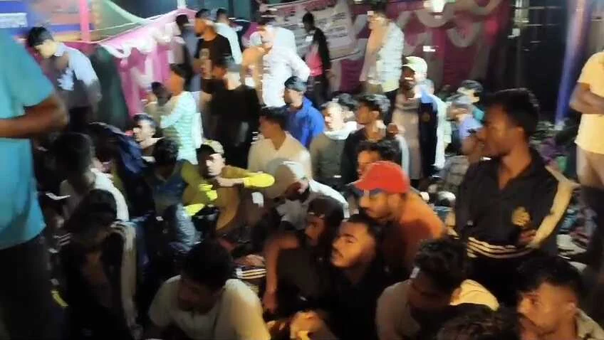 बेगूसराय में होमगार्ड अभ्यर्थियों का अनशन जारी: छठे दिन बिगड़ी तबीयत, विधायक बोगो सिंह ने सरकार को घेरा 3