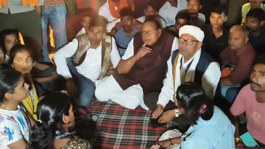 बेगूसराय में होमगार्ड अभ्यर्थियों का अनशन जारी: छठे दिन बिगड़ी तबीयत, विधायक बोगो सिंह ने सरकार को घेरा 6