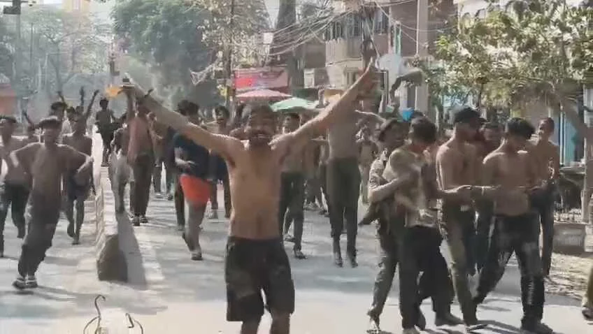 नालंदा का अनूठा रंग: पहले कीचड़ की मस्ती, फिर गुलाल से सजी होली 3