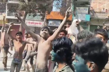 नालंदा का अनूठा रंग: पहले कीचड़ की मस्ती, फिर गुलाल से सजी होली 79