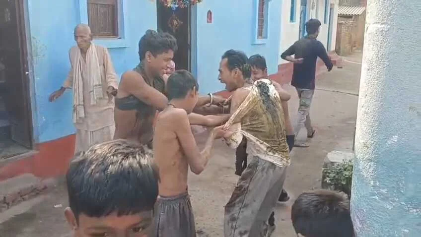नालंदा का अनूठा रंग: पहले कीचड़ की मस्ती, फिर गुलाल से सजी होली 2