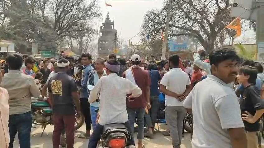 समस्तीपुर: होली की खुशियां मातम में बदली, युवक की गला दबाकर हत्या; गड्ढे से मिला शव 3