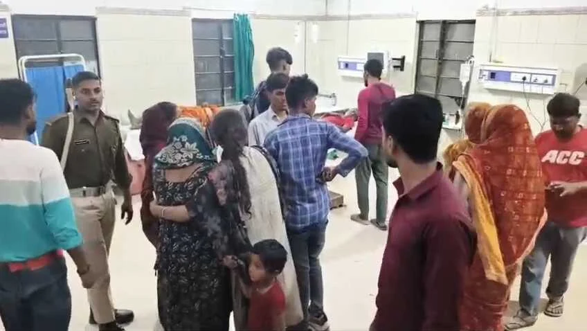 समस्तीपुर में बर्बरता: पानी बहाने के विवाद में वार्ड सदस्य ने परिवार को पानी में डुबो-डुबो कर पीटा, वीडियो वायरल 3