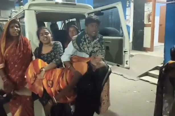 समस्तीपुर में बर्बरता: पानी बहाने के विवाद में वार्ड सदस्य ने परिवार को पानी में डुबो-डुबो कर पीटा, वीडियो वायरल 3