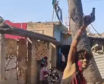 होली के जश्न में खौफ का रंग: समस्तीपुर में भोजपुरी गाने पर थिरकते हुए युवक ने की हवाई फायरिंग, वीडियो वायरल 3