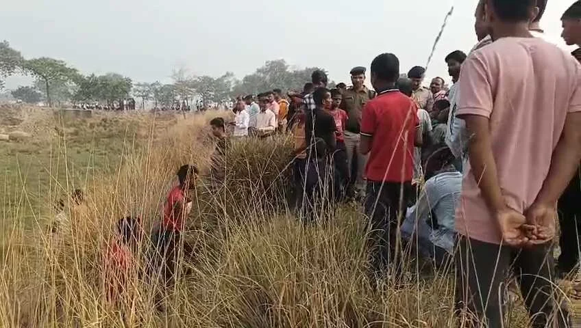 प्रेम प्रसंग में युवक की हत्या, हत्या कर शव को तालाब में फेका, पूर्व से चल रहा था विवाद, मौके पर पहुंची पुलिस 3