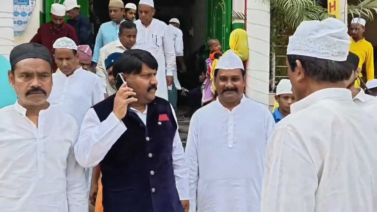 अमेरिका, इजरायल के द्वारा ईरान पर हो रहे हमले को लेकर नालंदा जिला के अल्पसंख्यक समुदाय के लोगों ने किया विरोध, युद्ध विराम के लिए भारत सरकार करें हस्तक्षेप, ईरान के समर्थन में उतरे लोग 3