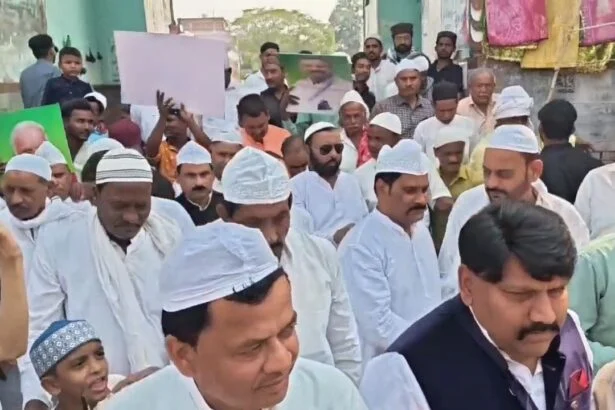 अमेरिका, इजरायल के द्वारा ईरान पर हो रहे हमले को लेकर नालंदा जिला के अल्पसंख्यक समुदाय के लोगों ने किया विरोध, युद्ध विराम के लिए भारत सरकार करें हस्तक्षेप, ईरान के समर्थन में उतरे लोग 1