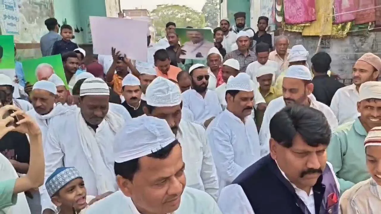 अमेरिका, इजरायल के द्वारा ईरान पर हो रहे हमले को लेकर नालंदा जिला के अल्पसंख्यक समुदाय के लोगों ने किया विरोध, युद्ध विराम के लिए भारत सरकार करें हस्तक्षेप, ईरान के समर्थन में उतरे लोग 5