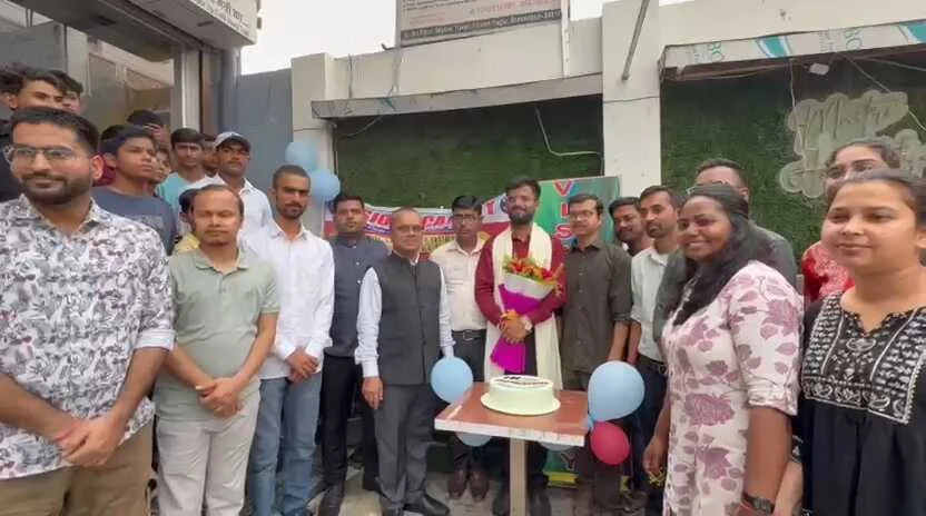 समस्तीपुर: गुदरी के लाल ने किया कमाल फोटो फ्रेम मेकर का पुत्र साहिल कटारिया ने यूपीएससी परीक्षा मे मारी बाजी 2