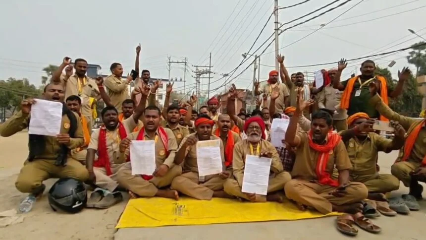 नालंदा: 10 सूत्री मांगों को लेकर बिहारशरीफ में ड्राइवर एसोसिएशन ऑफ बिहार का प्रदर्शन, 90 दिनों में मांगें पूरी नहीं हुई तो देशव्यापी आंदोलन की चेतावनी 1