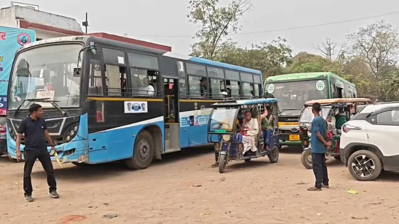 नालंदा: 10 सूत्री मांगों को लेकर बिहारशरीफ में ड्राइवर एसोसिएशन ऑफ बिहार का प्रदर्शन, 90 दिनों में मांगें पूरी नहीं हुई तो देशव्यापी आंदोलन की चेतावनी 2