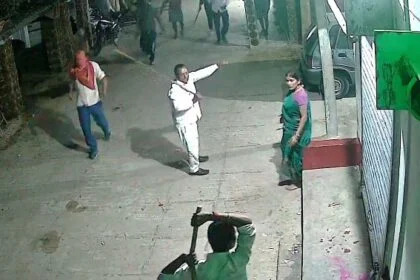 नालंदा: थरथरी थाना क्षेत्र के रुपनबीघा गांव में जमीनी विवाद में हुई रोड़ेबाजी और गोलीबारी, घटना का वीडियो सोशल मीडिया पर वायरल 15