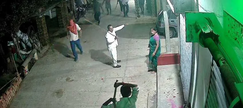 नालंदा: थरथरी थाना क्षेत्र के रुपनबीघा गांव में जमीनी विवाद में हुई रोड़ेबाजी और गोलीबारी, घटना का वीडियो सोशल मीडिया पर वायरल 8