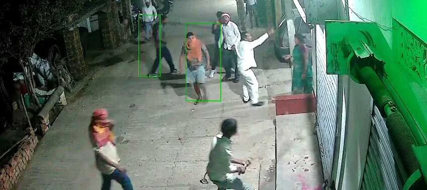 नालंदा: थरथरी थाना क्षेत्र के रुपनबीघा गांव में जमीनी विवाद में हुई रोड़ेबाजी और गोलीबारी, घटना का वीडियो सोशल मीडिया पर वायरल 2