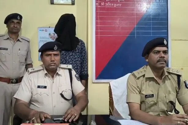 तेघड़ा पुलिस का डबल प्रहार: भारी मात्रा में स्मैक के साथ तस्कर दबोचा, आलापुर में घर से 3 पिस्तौल और 19 कारतूस बरामद 1