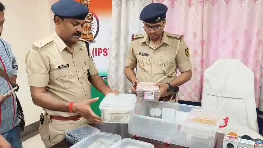 नालंदा: लहेरी थाना पुलिस ने 73 लाख की चोरी का दस दिनों में किया खुलासा,132 ग्राम चोरी के गहने, मोटरसाइकिल और 23 लाख नगद बरामद 3