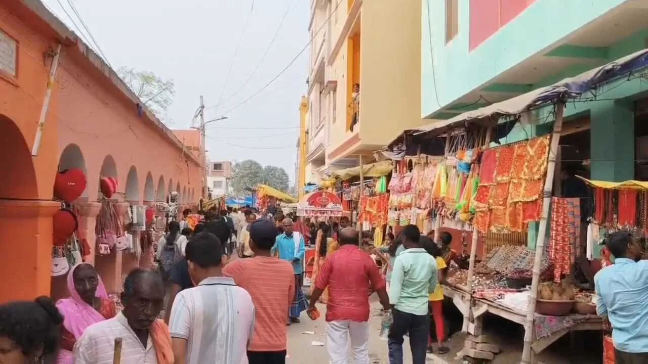 नालंदा: मां शीतला मंदिर में तीन दिवसीय मघड़ा मेले की हुई शुरुआत, बिहार समेत कई राज्यों से पहुंचे श्रद्धालु, बसिऔड़ा परंपरा निभा रहे ग्रामीण 3