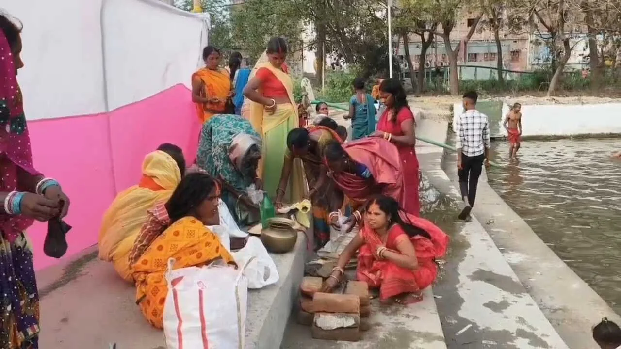 नालंदा: मां शीतला मंदिर में तीन दिवसीय मघड़ा मेले की हुई शुरुआत, बिहार समेत कई राज्यों से पहुंचे श्रद्धालु, बसिऔड़ा परंपरा निभा रहे ग्रामीण 2