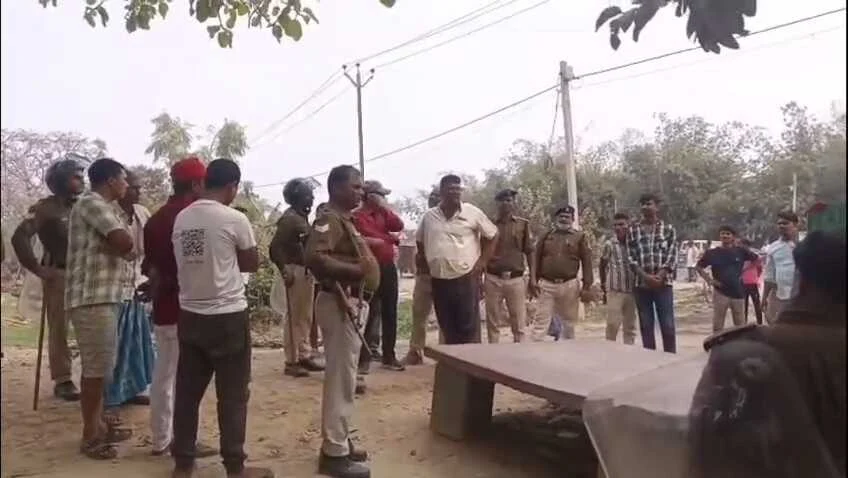 बेगूसराय में रेलवे का बड़ा एक्शन: लखमिनियां स्टेशन के पास चला प्रशासन का बुलडोजर, अवैध कब्जे जमींदोज 3