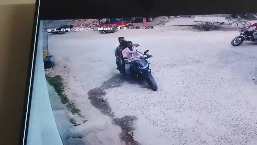बेगूसराय में प्रॉपर्टी डीलर की हत्या का CCTV फुटेज आया सामने, बाइक सवार 3 अपराधियों ने घेरकर वरुण सिंह को मारी थी गोली 4
