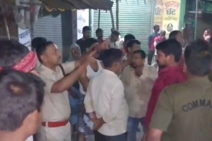 नालंदा: बीती रात किराना स्टोर में लगी आग, आग लगने से 8 लाख का सामान जलकर हुआ खाक,शॉर्ट सर्किट से आग लगने की आशंका 6