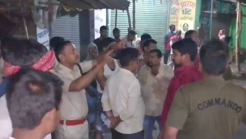 नालंदा: बीती रात किराना स्टोर में लगी आग, आग लगने से 8 लाख का सामान जलकर हुआ खाक,शॉर्ट सर्किट से आग लगने की आशंका 4