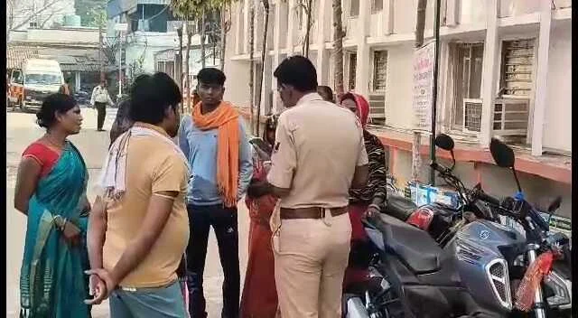 बेगूसराय में पंजाब जाने के लिए पकड़ रहे थे ट्रेन, पैर फिसलने से मजदूर की दर्दनाक मौत; परिजनों में मचा कोहराम 2