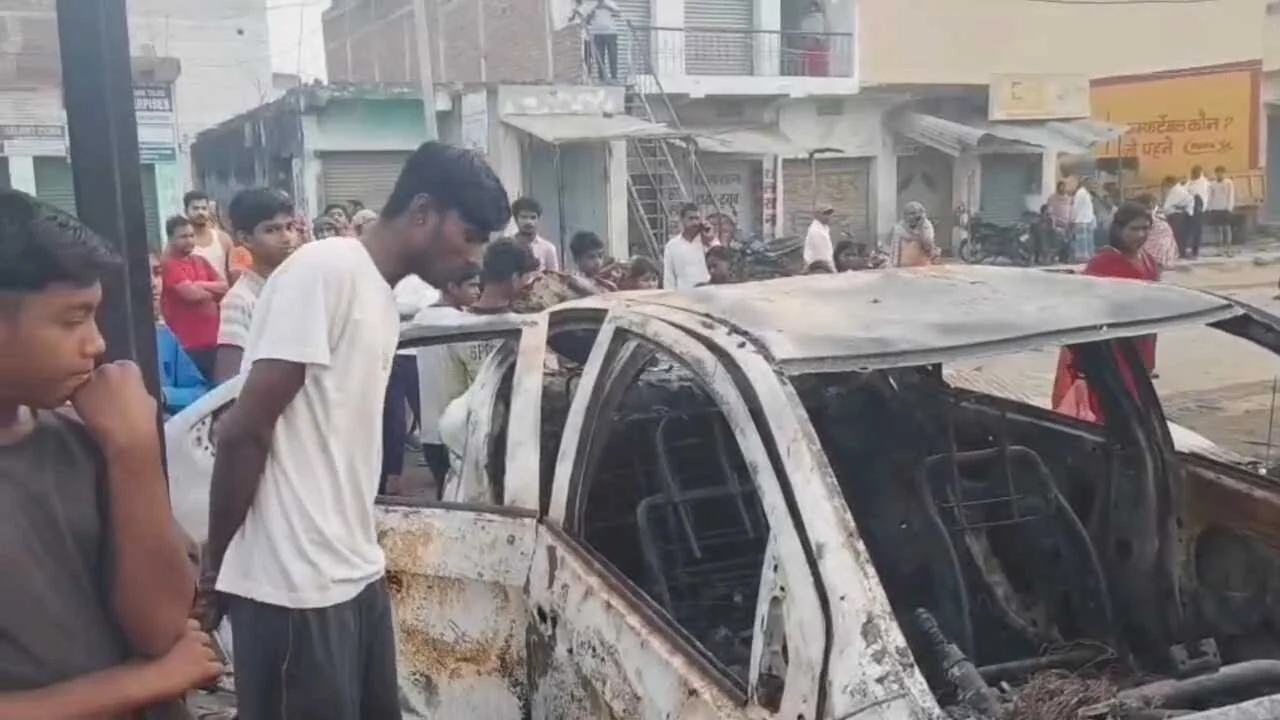 नालन्दा: चोरी में असफल होने पर अज्ञात चोरों ने दुकान में लगाई आग, चार दुकान जलकर हुआ खाक, एक महंगी कार भी जली, चार सिलेंडर भी हुआ ब्लास्ट 3