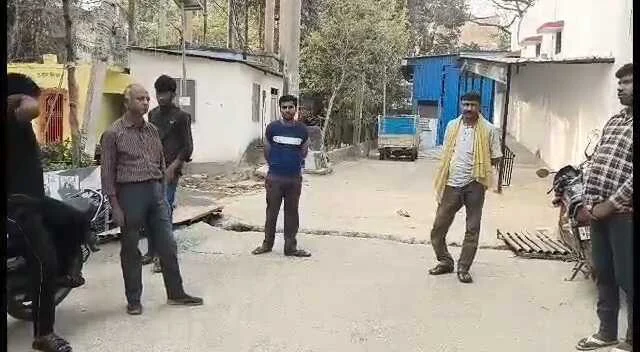 बेगूसराय में तेज रफ्तार ट्रैक्टर ने मोटरसाइकिल सवार युवक को कुचला,युवक की घटनास्थल पर ही दर्दनाक मौत,परिजनों में मचा कोहराम 3