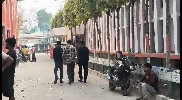 बेगूसराय में तेज रफ्तार ट्रैक्टर ने मोटरसाइकिल सवार युवक को कुचला,युवक की घटनास्थल पर ही दर्दनाक मौत,परिजनों में मचा कोहराम 2