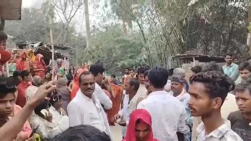 समस्तीपुर: देवर-भाभी के प्रेम प्रसंग पर बैठी पंचायत, पति की मौजूदगी में करा दी शादी; नाराज ग्रामीणों ने परिवार को पीटा 4