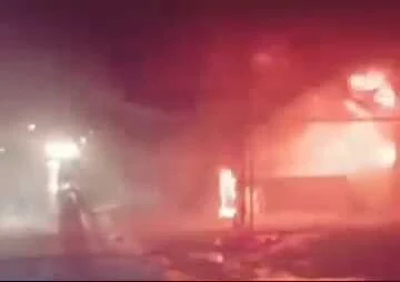 समस्तीपुर में दो अलग-अलग थाना क्षेत्र में भीषण आगलगी, आग लगने से लाखों रुपये के नुकसान का अनुमान 3