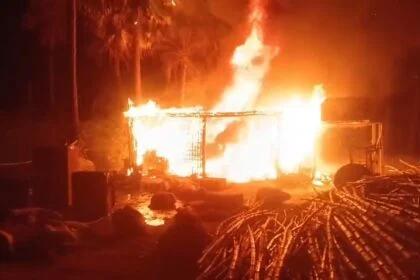 समस्तीपुर में दो अलग-अलग थाना क्षेत्र में भीषण आगलगी, आग लगने से लाखों रुपये के नुकसान का अनुमान 16