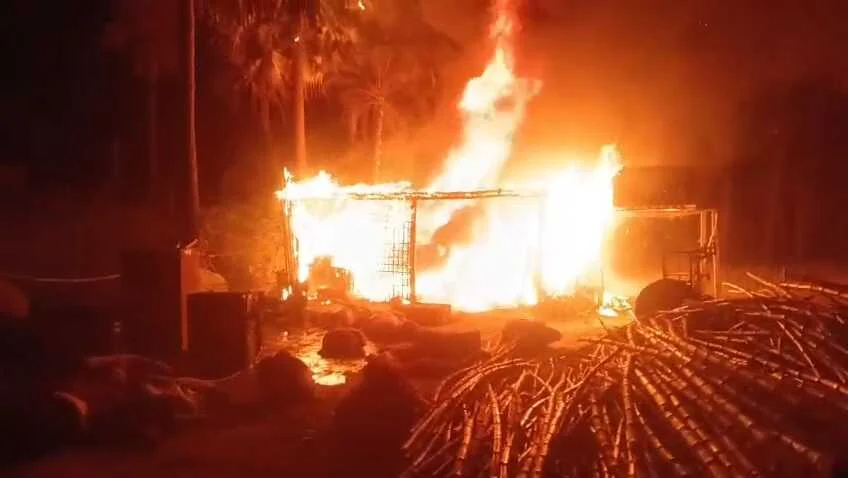समस्तीपुर में दो अलग-अलग थाना क्षेत्र में भीषण आगलगी, आग लगने से लाखों रुपये के नुकसान का अनुमान 5