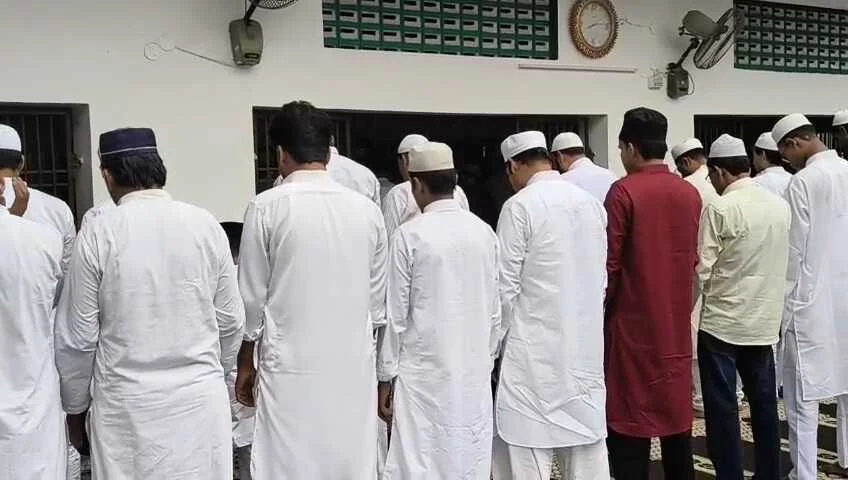 सौहार्द और भाईचारे का संदेश, बेगूसराय में शांतिपूर्ण माहौल के बीच हर्षोल्लास के साथ मनाई गई ईद 3