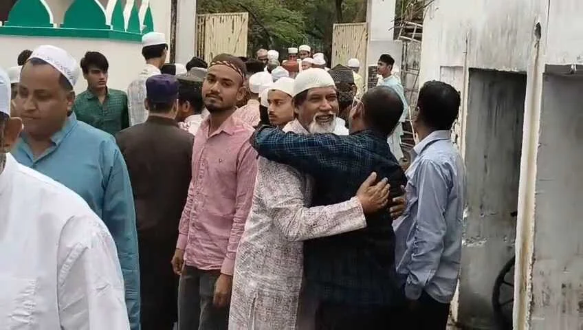 सौहार्द और भाईचारे का संदेश, बेगूसराय में शांतिपूर्ण माहौल के बीच हर्षोल्लास के साथ मनाई गई ईद 4